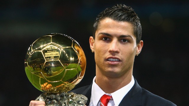 开云综合服务-《FIFA》2025年度足球盛典，虚拟足球引领新潮！，fifa足球游戏2022